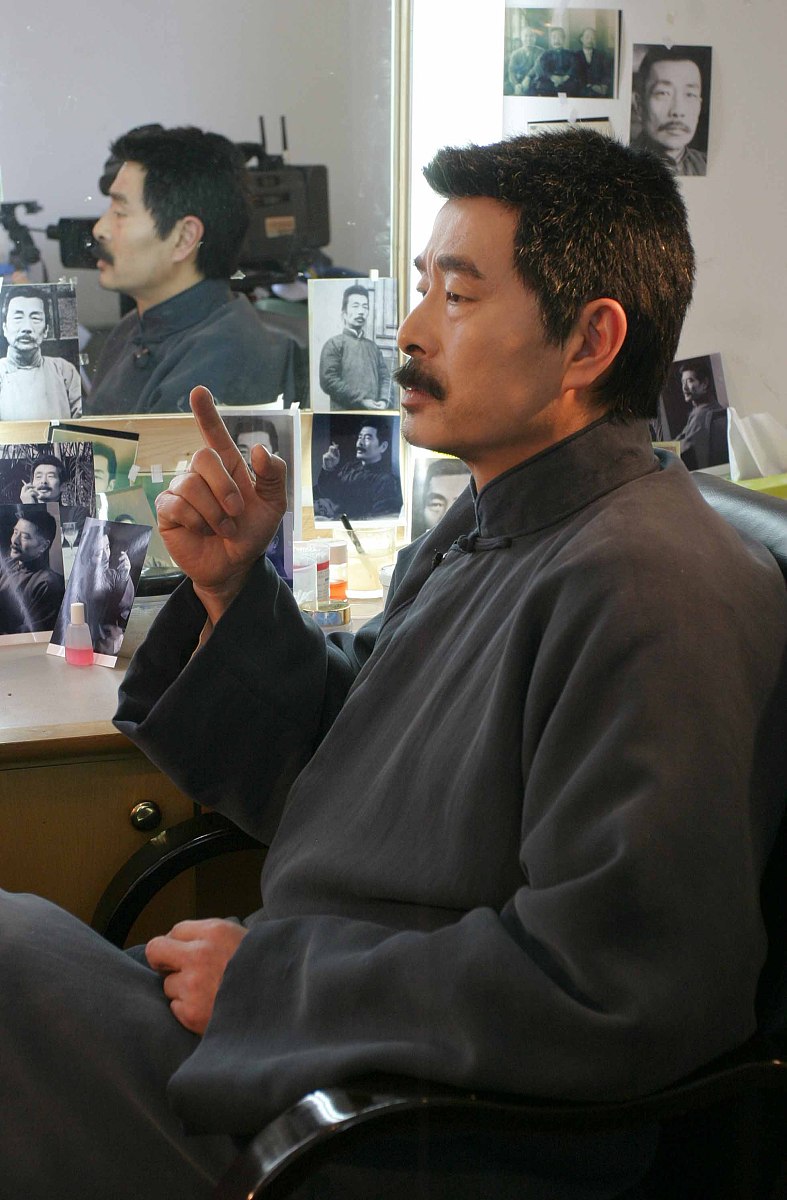 2005年9月5日,电影《鲁迅》在北京青年宫电影院举行了首映式.濮存昕塑