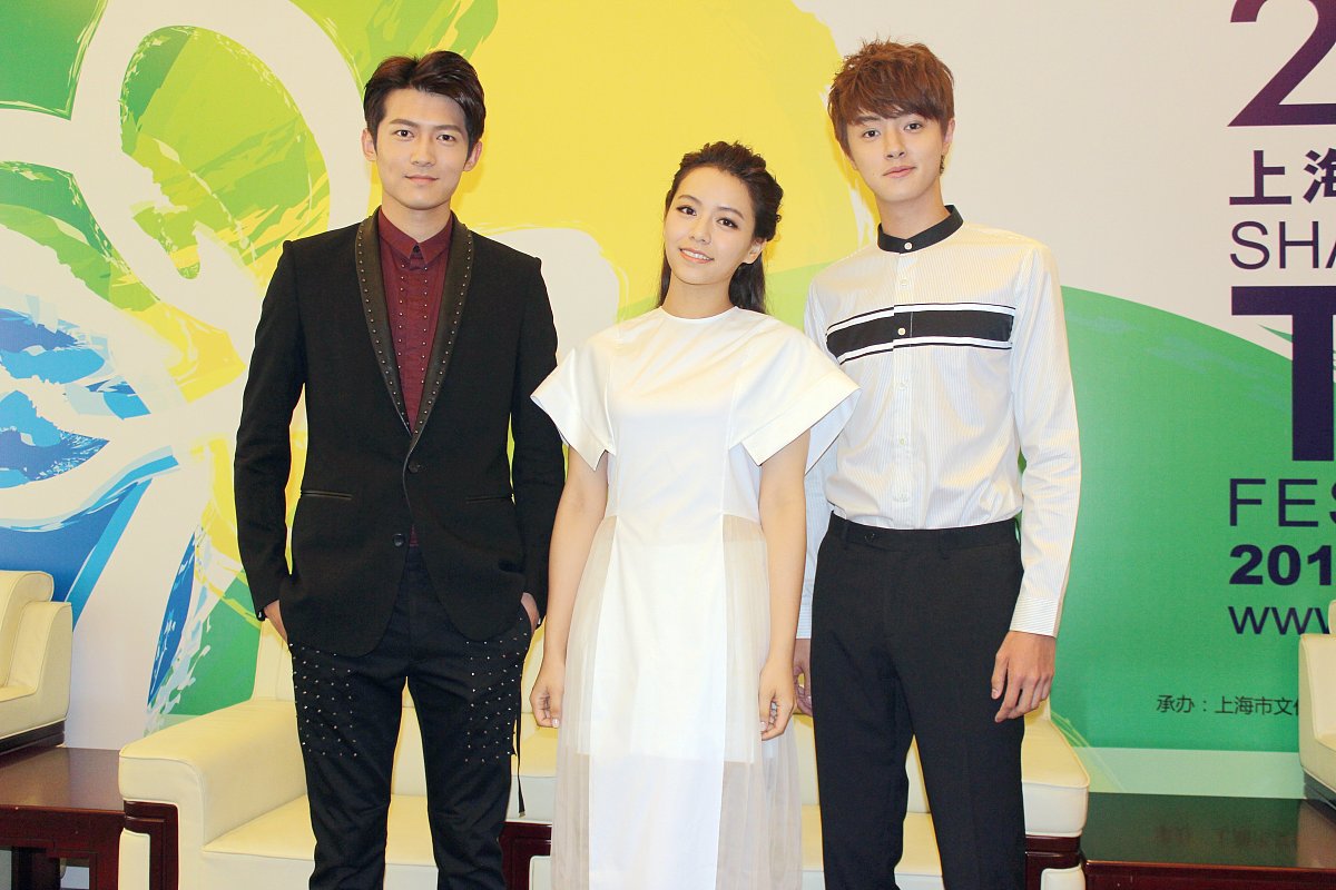 写一份简短概括女孩有点