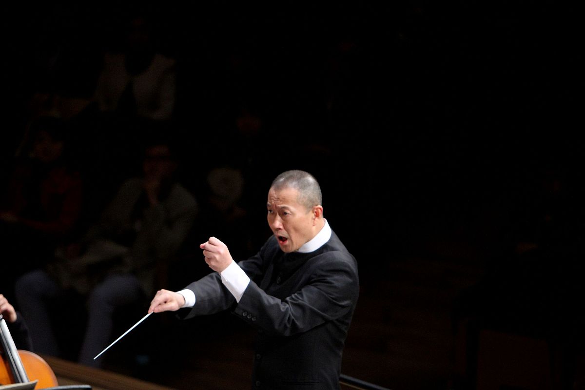 谭盾：中国作曲家与指挥家，创新音乐的先锋 - 融合传统与现代