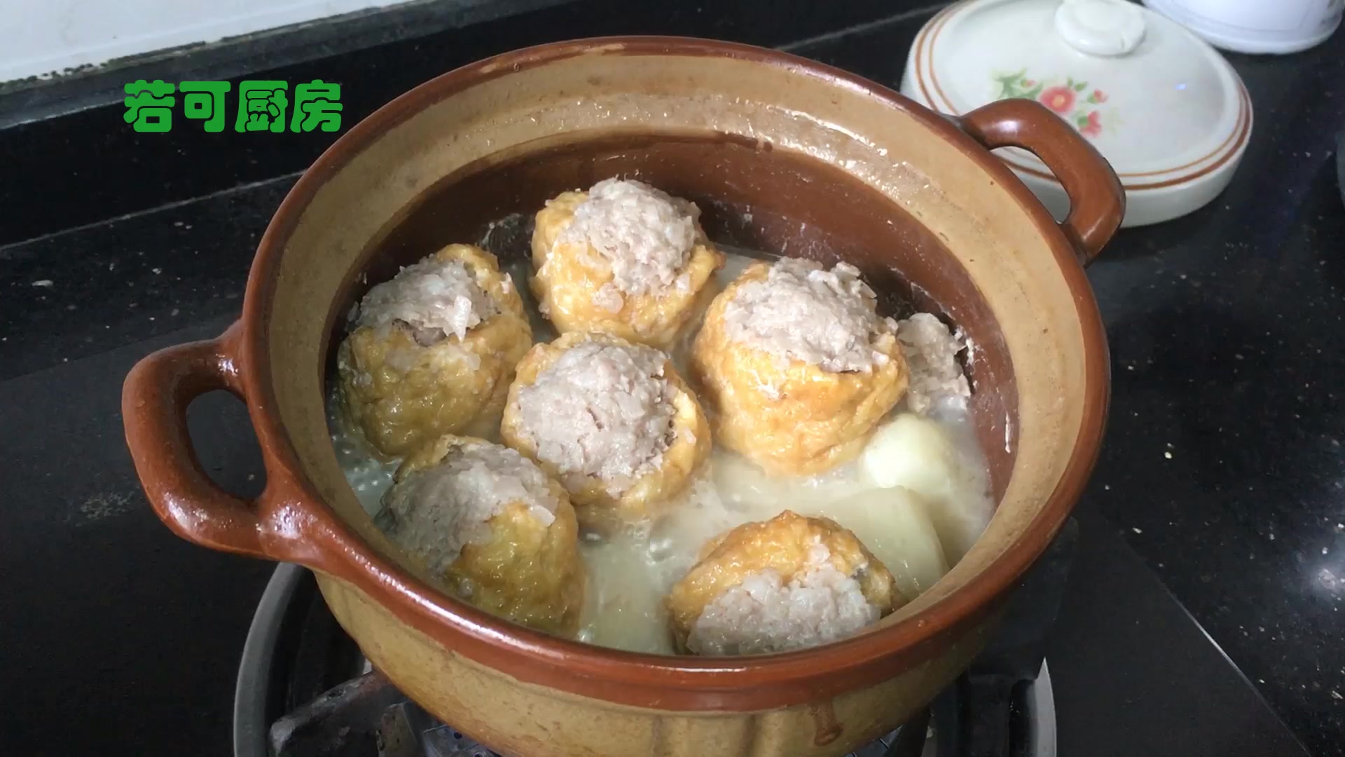 家常菜的做法:详细告诉你怎样做酿油豆腐,砂锅煲更好吃