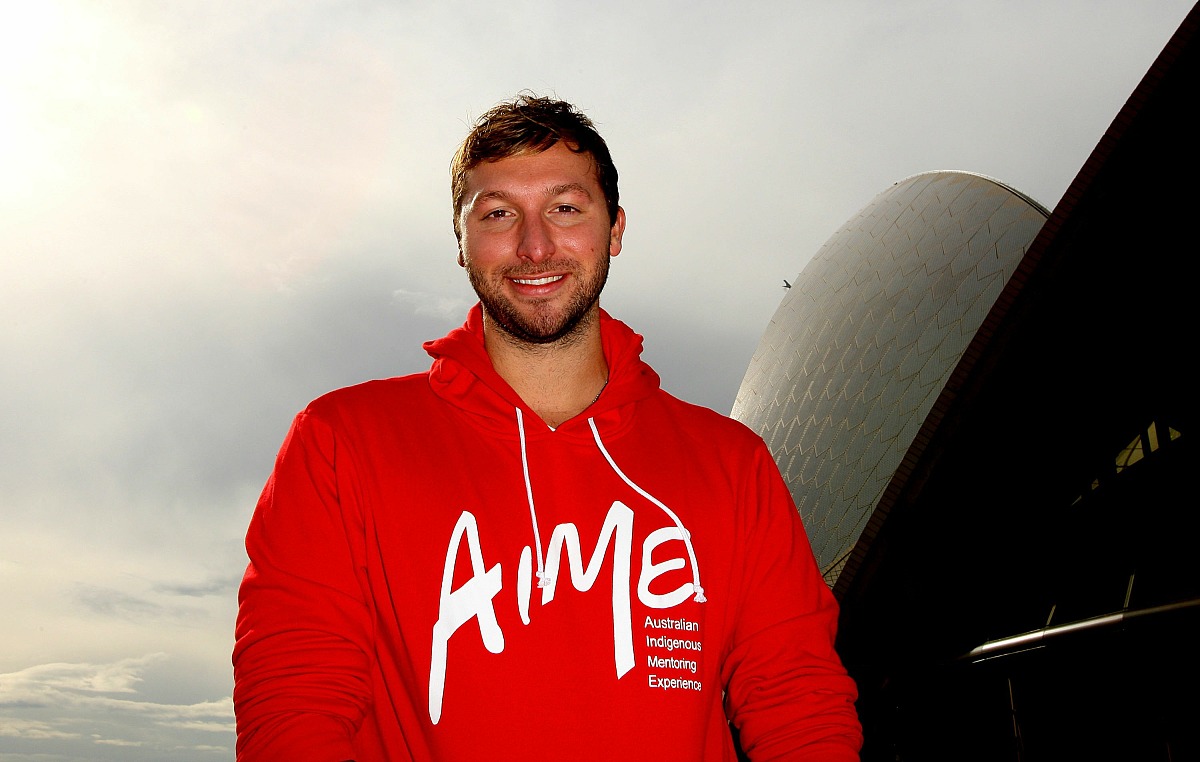 对以下三句话进行修改润色对554个红色资源现状进行检索统计、筛选与分类形成数据库整合数据对其进行多维度分析与评价多次承担院内会议、海南三亚民宿产业发展学术研讨会、海南自由贸易港政策解读与商机探讨等学术报告纪要工作并将相关内容报送相关领导为迎接2022新生代表学院撰写5篇有关引导新生了解校园学习生活文化的宣传稿用于迎新