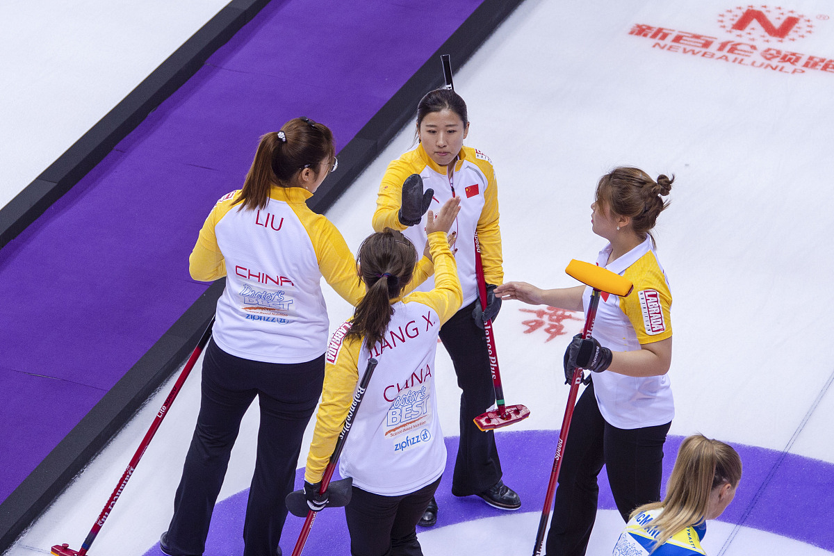 2018年9月12日,苏州,18/19赛季首届冰壶世界杯苏州站女子组,中国vs瑞