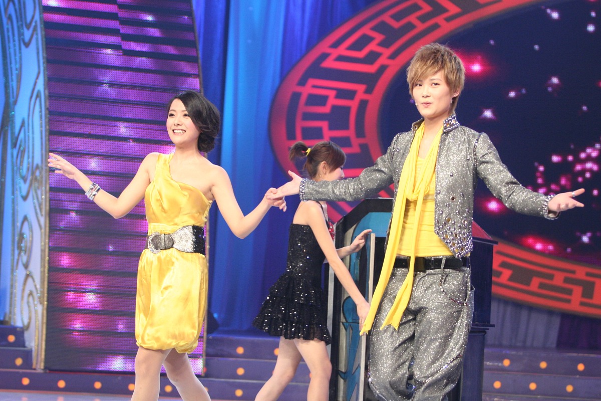 2009年2月9日,湖南长沙,湖南卫视元宵晚会现场直播.***_***杨乐乐 李