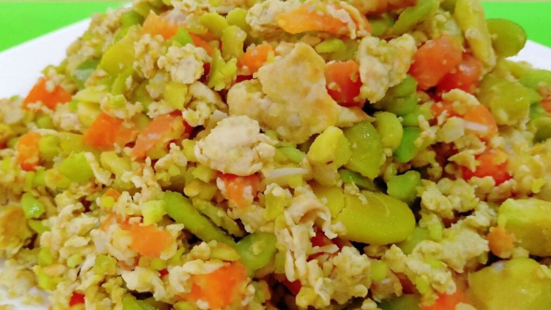 大厨教你两分钟做好蚕豆米炒鸡蛋,蚕豆软糯,比饭店里做的好吃