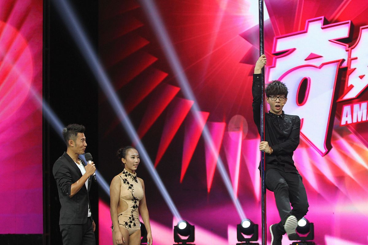 歌曲uh主持串词可以找一些要高级点的54运动主持用高中生主持的这是独唱不是合唱而且这是一首rap歌曲