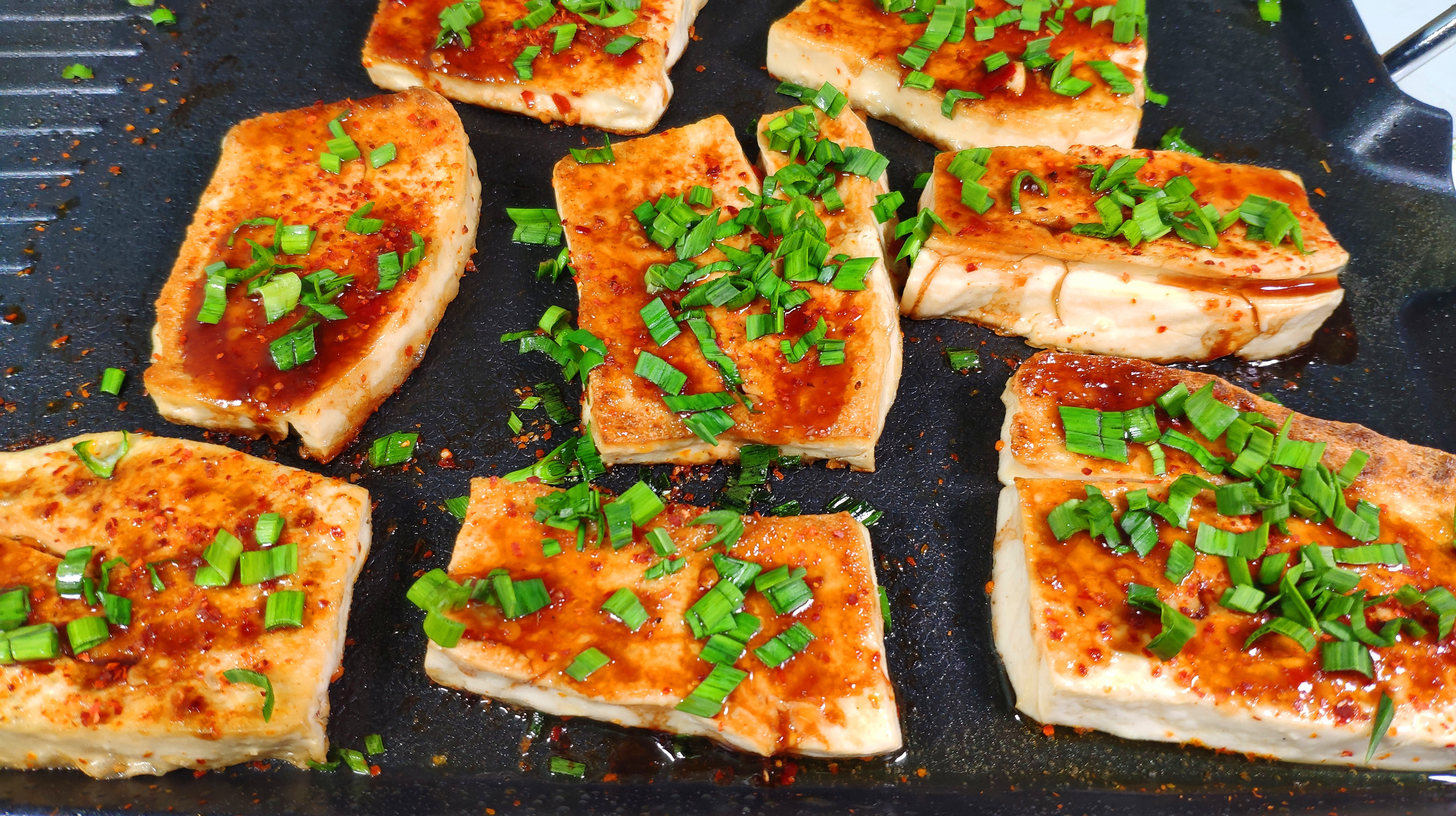 教你豆腐最好吃的做法,不用炒不用煮,外脆里嫩,比吃肉过瘾!