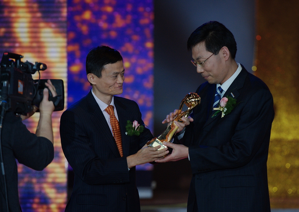 2011年1月18日,"2010cctv中国经济年度人物"颁奖典礼在北京举行.***_*