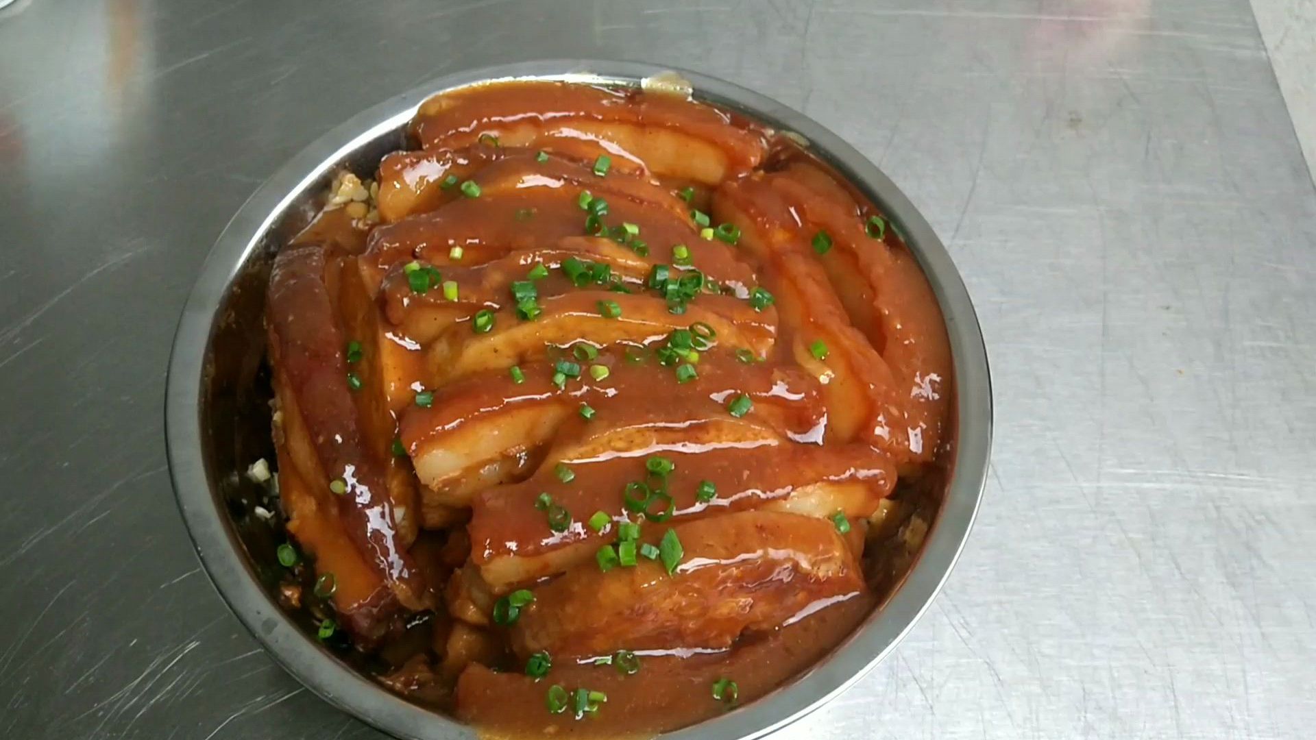 两广人中秋主打菜“香芋扣肉”两广人过中秋少不了这道菜