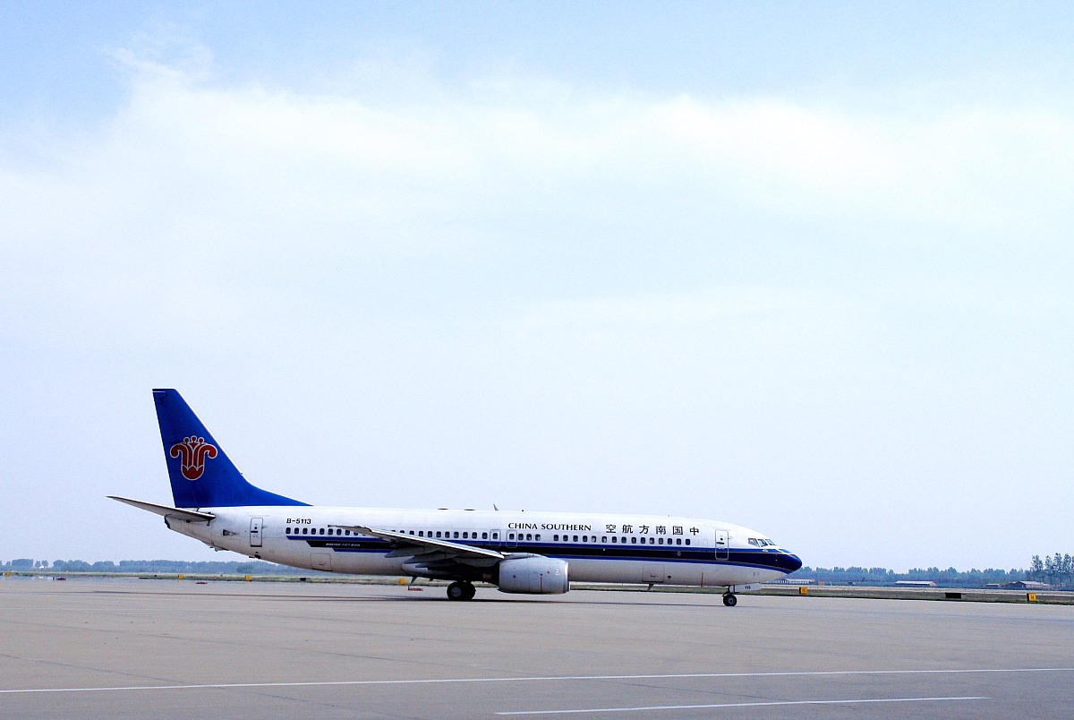 航空管理系统数据库和服务代码示例