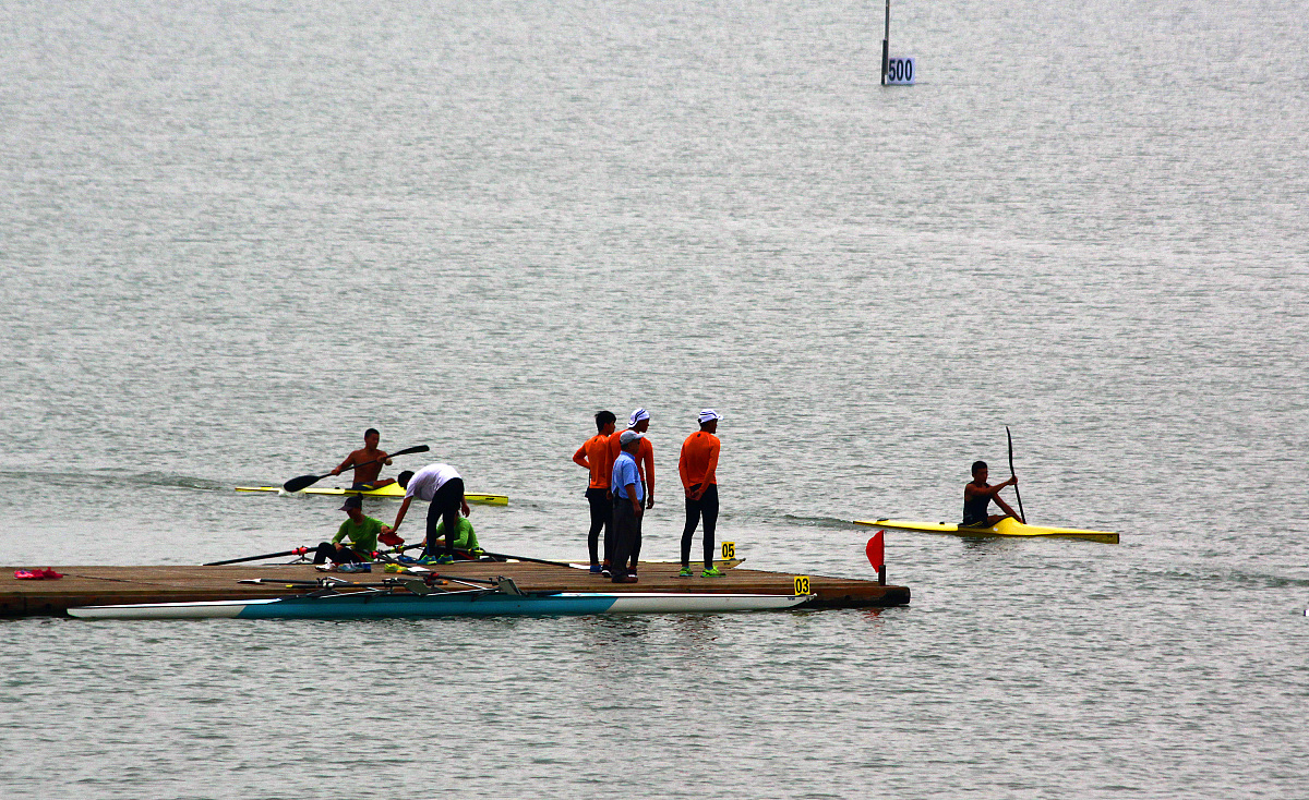 200米学校运动员加油稿 - 燃情赛场，全力以赴