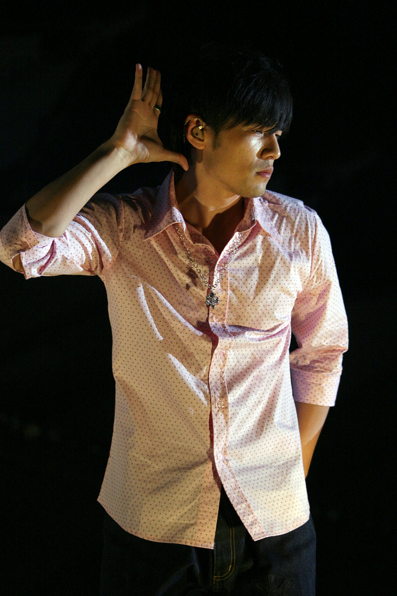 周杰伦身家财富曝光！最新演唱会时间及热门歌曲盘点