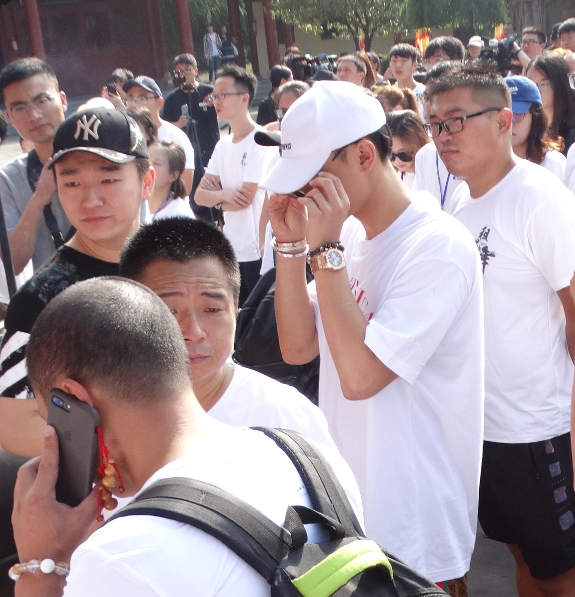 抖音T恤爆款标语：吸睛互动，引爆流量！