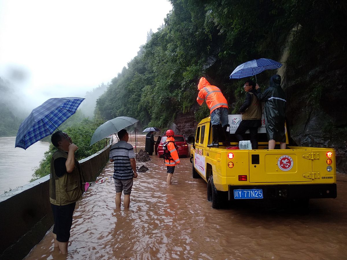 公路养护应急保畅与防汛工作：确保交通安全畅通