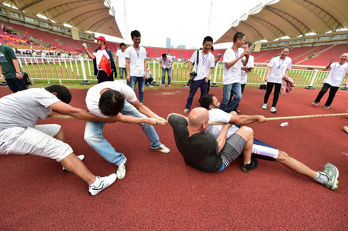 男子拔河运动会加油稿：激扬斗志，勇夺胜利！