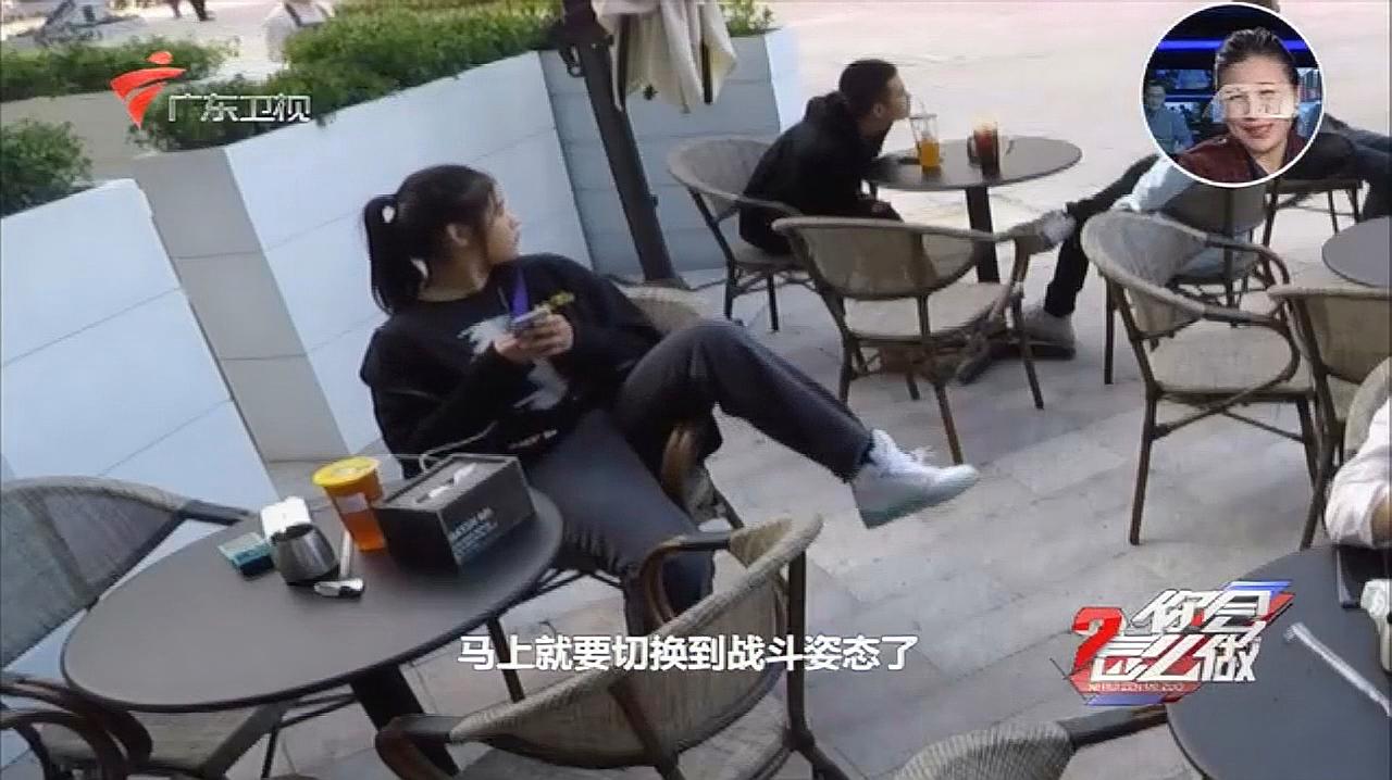 [图]大赞！看见健忘老人被欺凌，霸气女孩一脚飞踹将坏男孩赶跑！