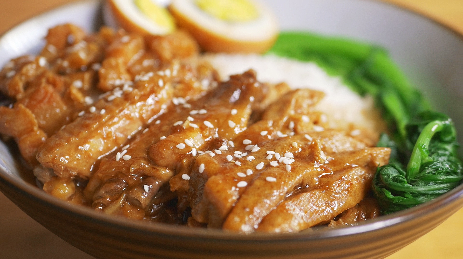 一口锅就能完成,家常佐料就能做的卤肉拼饭,上班族必备鸭!