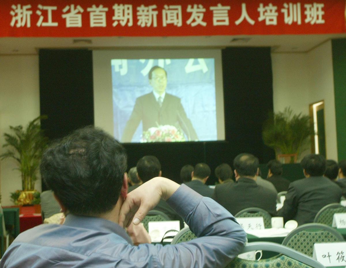 2004年2月22日下午,浙江省结束了首届为期5天的新闻发言人培训班,32位