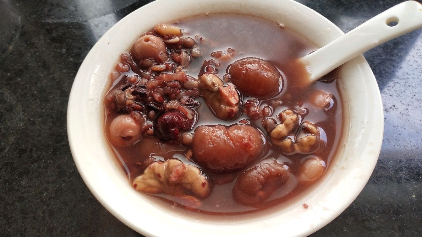 八宝莲子粥家常做法,美味又营养,大人小孩抢着吃