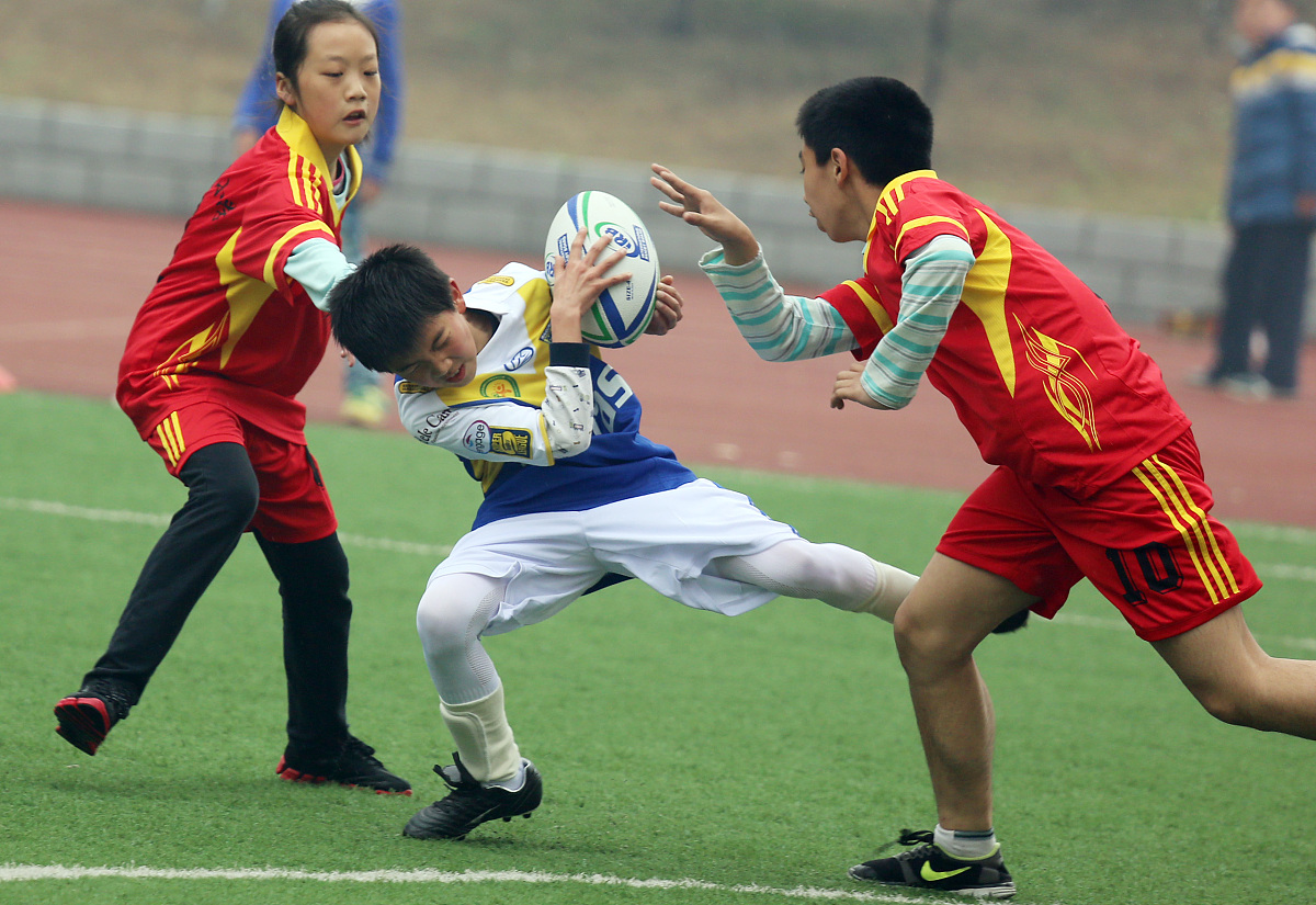 江苏省小学生程序设计比赛成绩统计 - 计算排名前面的低年级学生数量