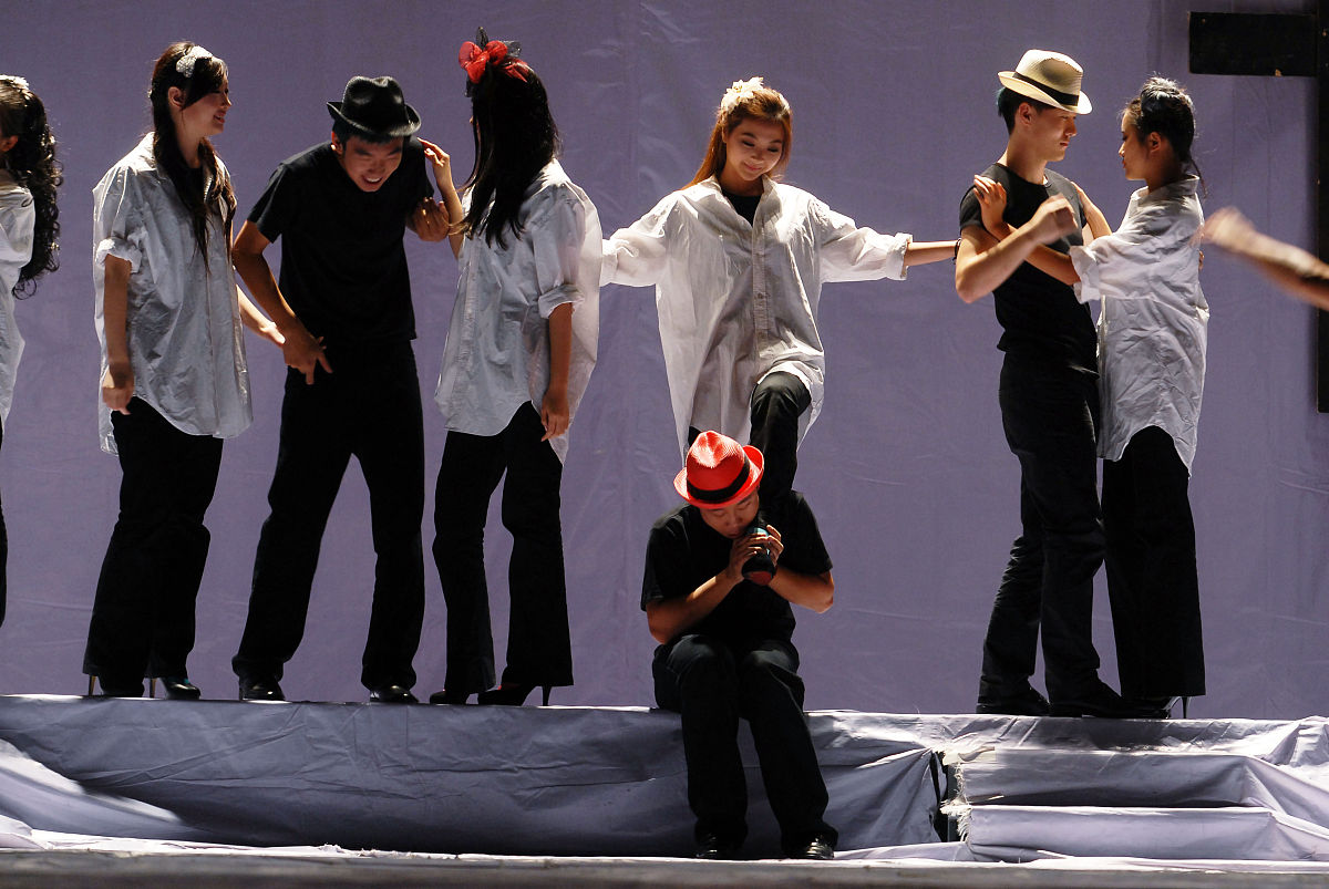 周期性失业：一个社会问题的话剧剧本