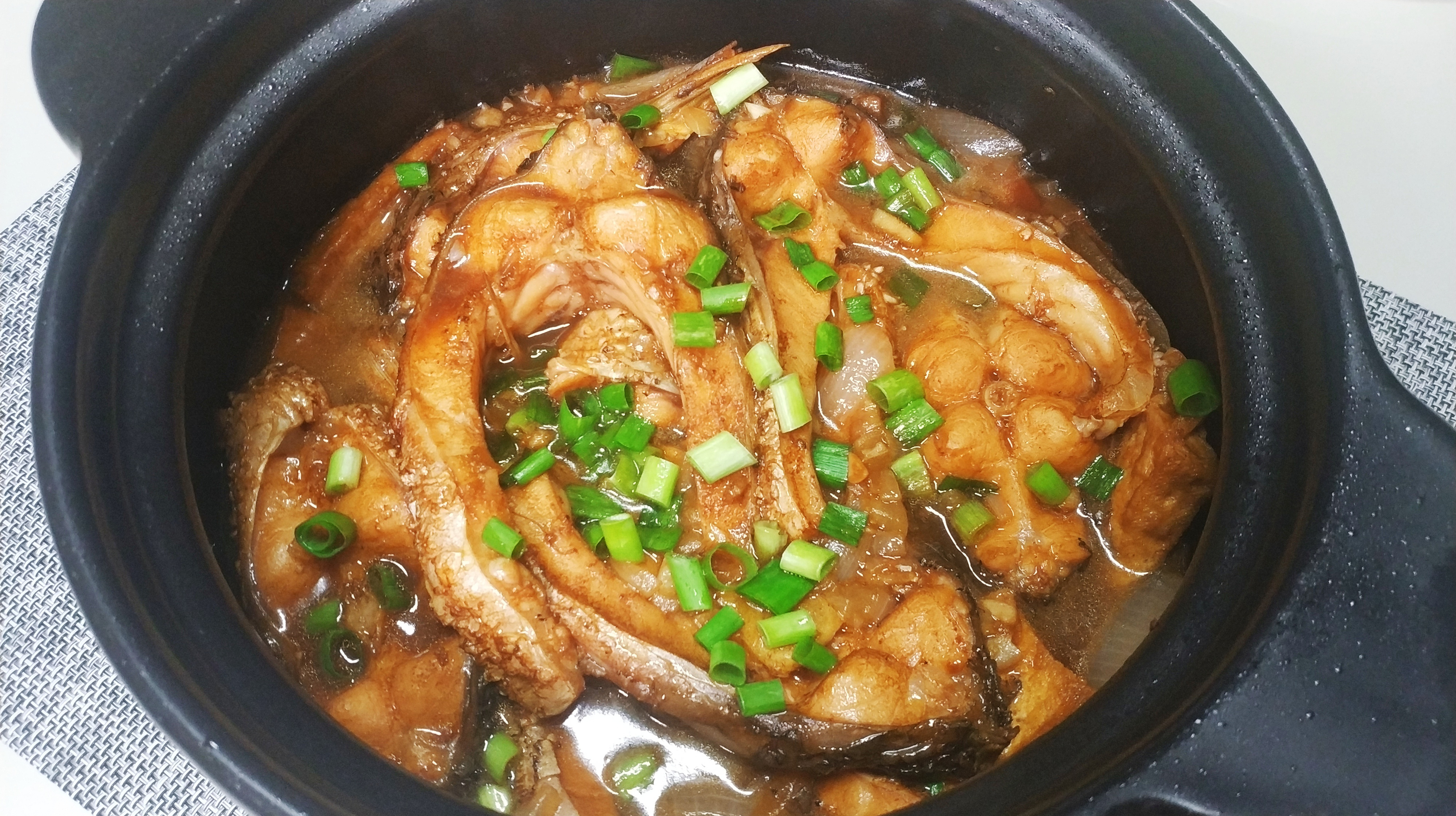 鱼肉用砂锅做出来就是好吃,鱼肉鲜香入味,营养好吃不油腻