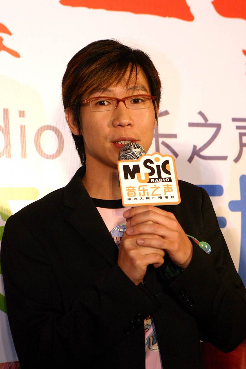 2005年11年1日,上海,品冠出席中央人民广播电台举办的音乐之声活动.++