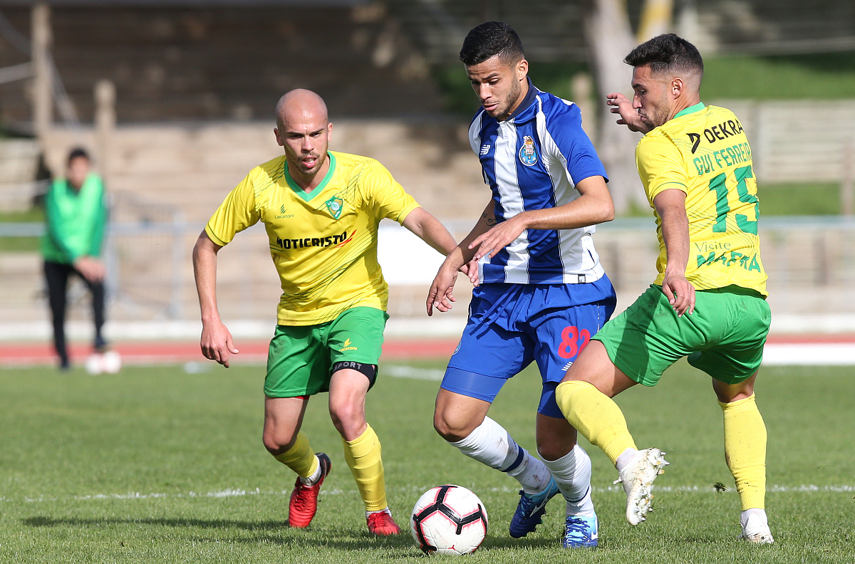 mafra, portugal - decem<strong>b</strong>er 1:  gleison of fc porto b with ze