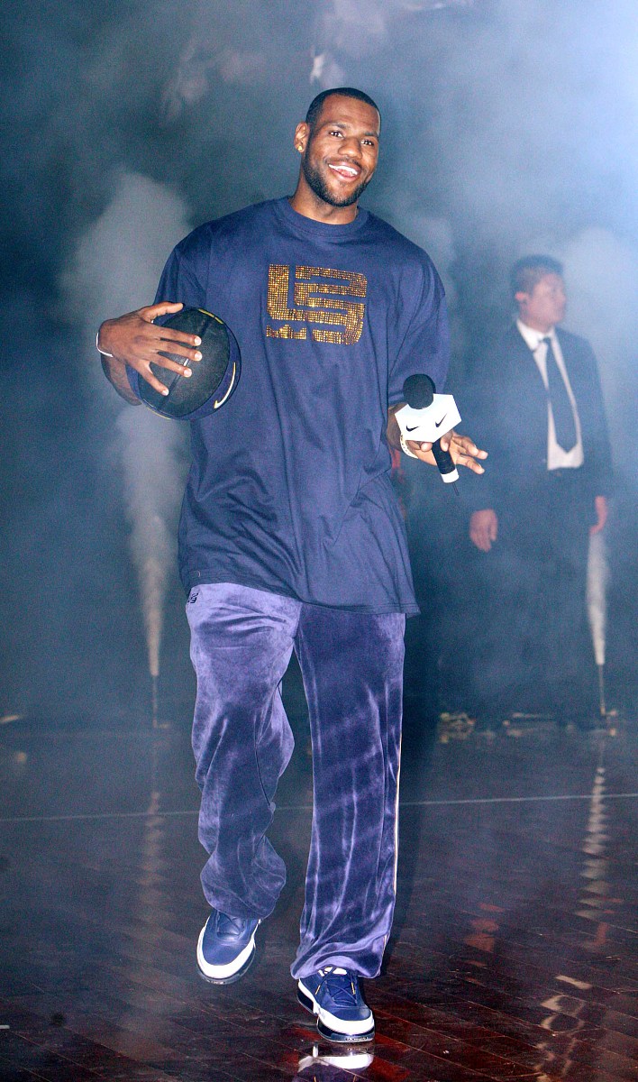 勒布朗詹姆斯拥有完美的身体吗？探讨篮球运动员的最佳身体素质