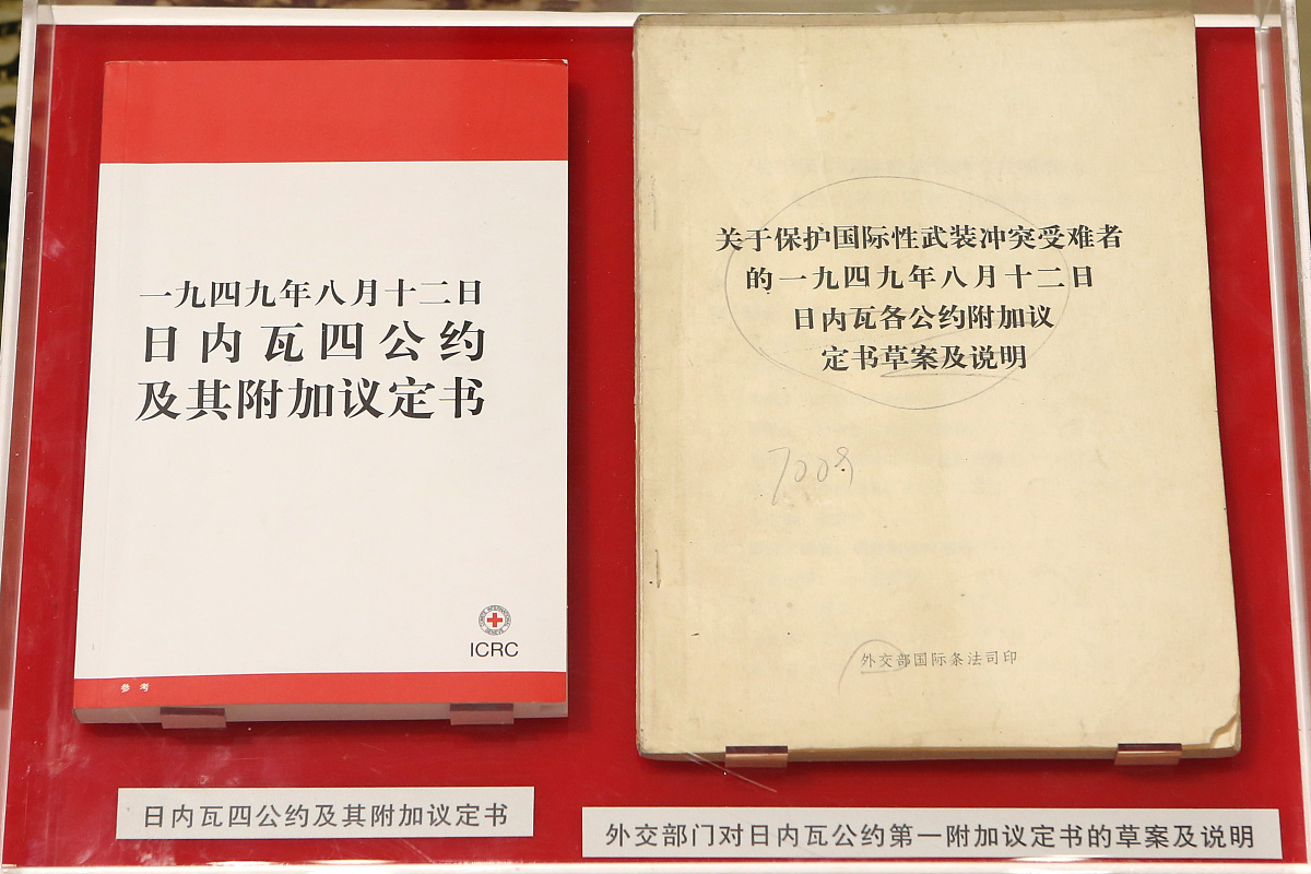 以恩格斯的《反杜林论》为文本依据，阐述马克思主义关于道德的基本观点，并联系实际论述其理论价值与现实意义