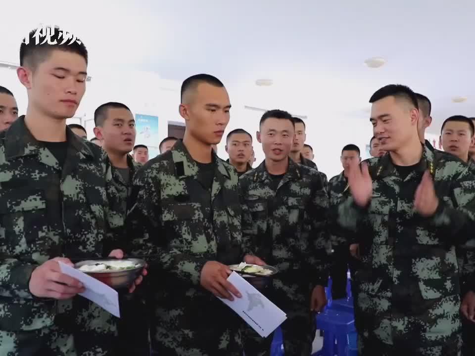 生日撞上入伍季 来看部队里的生日“派对”