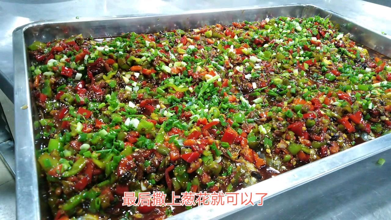 鲫鱼这样做太好吃了,酱香浓郁,食堂大厨一次做30条,太香了