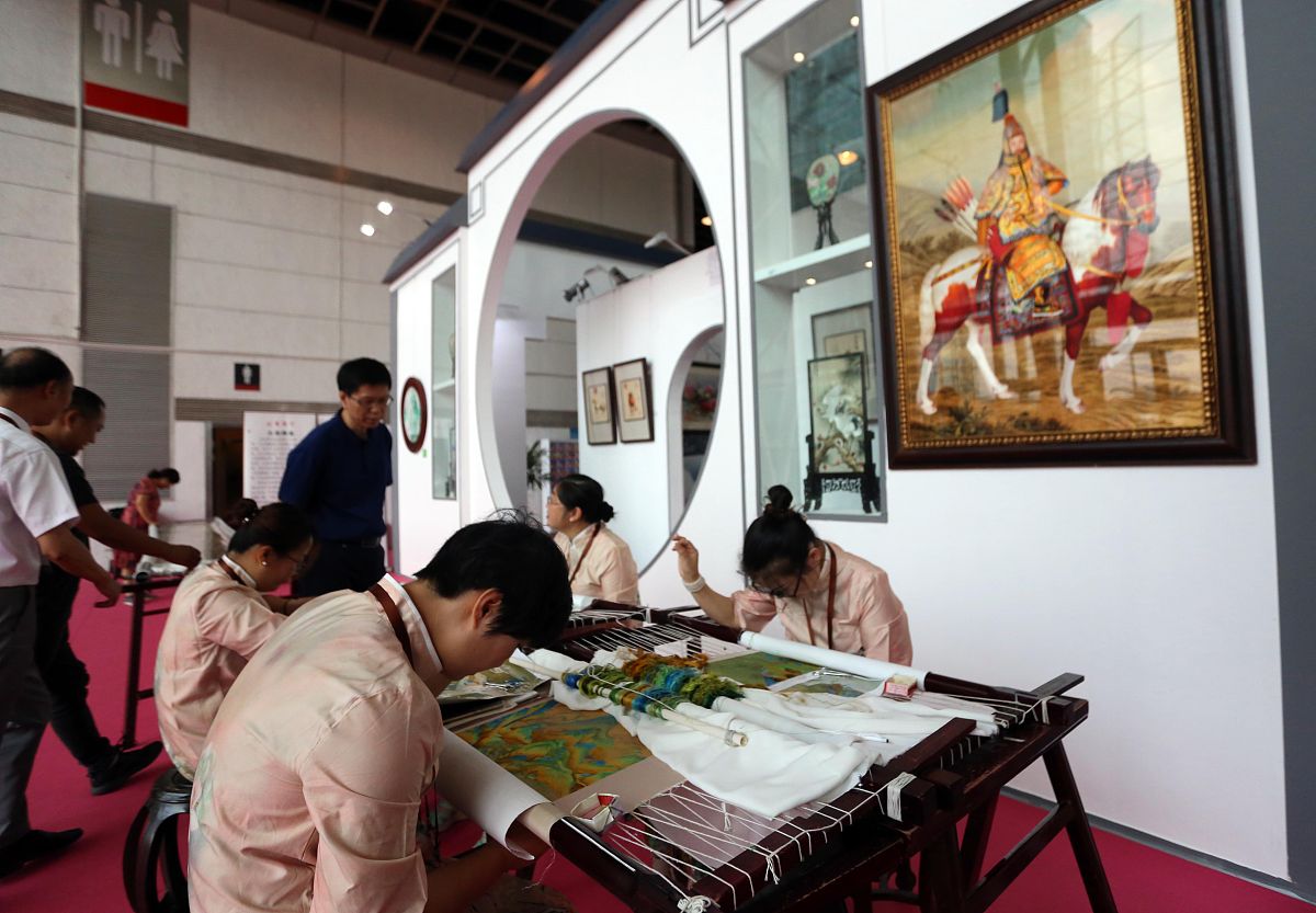 2019年8月15日,南京国际展览中心,盖紫砂,刺绣,玉器,漆器,紅木雕刻,水