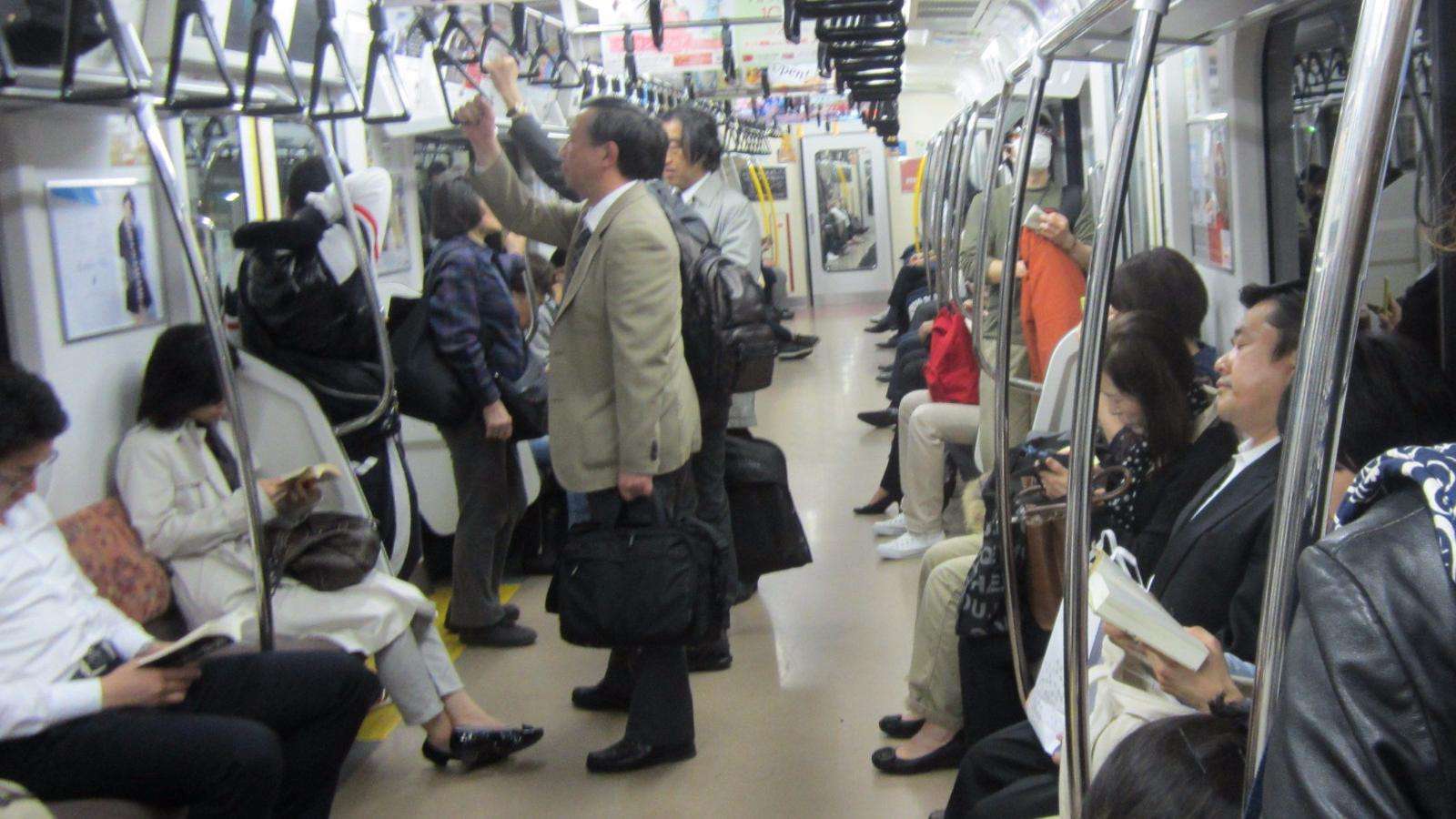 地铁日本短剧，展现现代都市生活的缩影