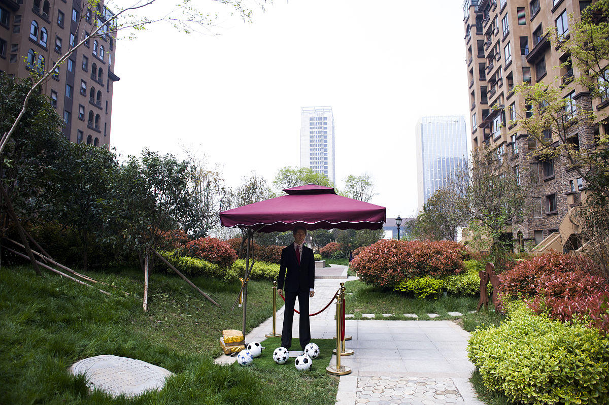 一名物业管理专业的实习生在长沙万科魅力之城住宅项目实习实习时长为5个月实习身份是楼栋管家从2022年8月4号开始实习以7天为单位写20篇实习周记将国庆、中秋、重阳节、元旦写出来并对应其准确的日期如国庆是10月1日中秋是农历八月十五注意传统节日应为农历自动对比2022年日历每周的开头格式不要固定化