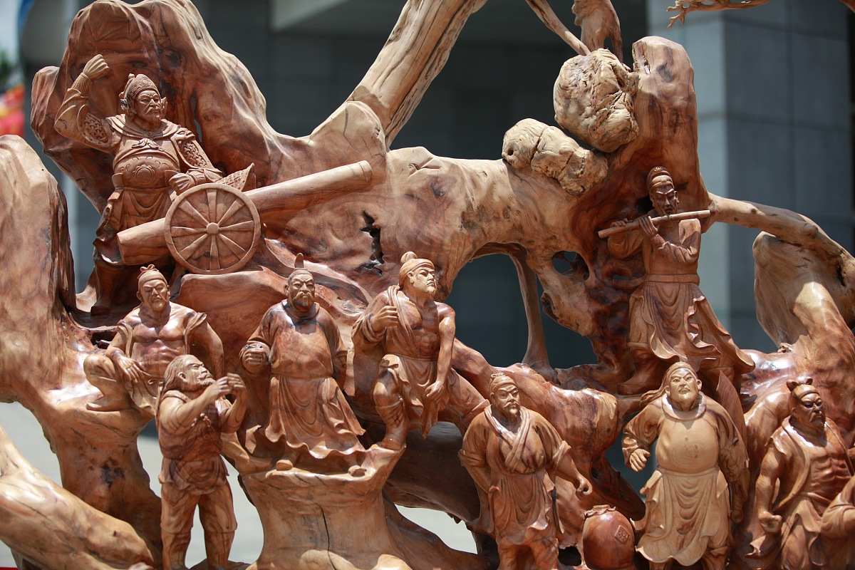 《水浒传》简评：英雄豪杰的传奇故事