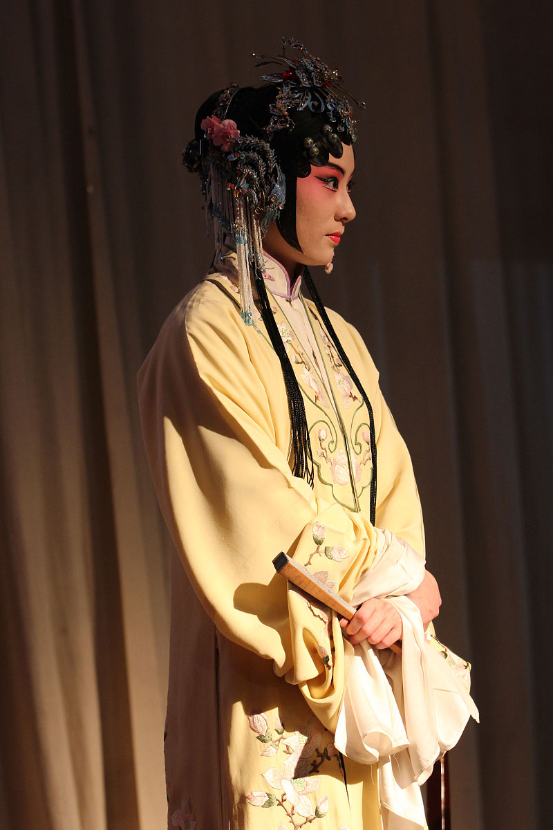 2014年4月16日,武汉,参加中华戏曲文化节演出的苏州昆剧院演员刘煜应