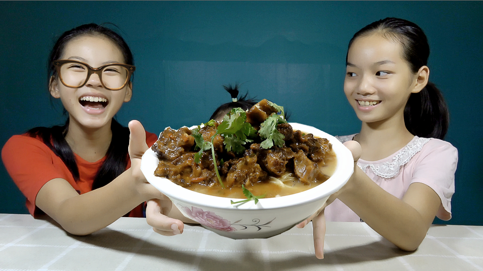 加50元牛肉的豪华版红烧牛肉面,狂甩康师傅几条街,孩子谗哭了!
