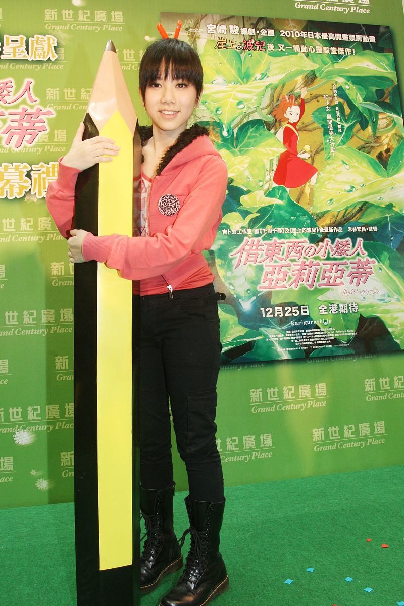 2010年11月20日,香港,邓紫棋(g.e.m.)出席动漫电影记者会.+++_+++邓紫