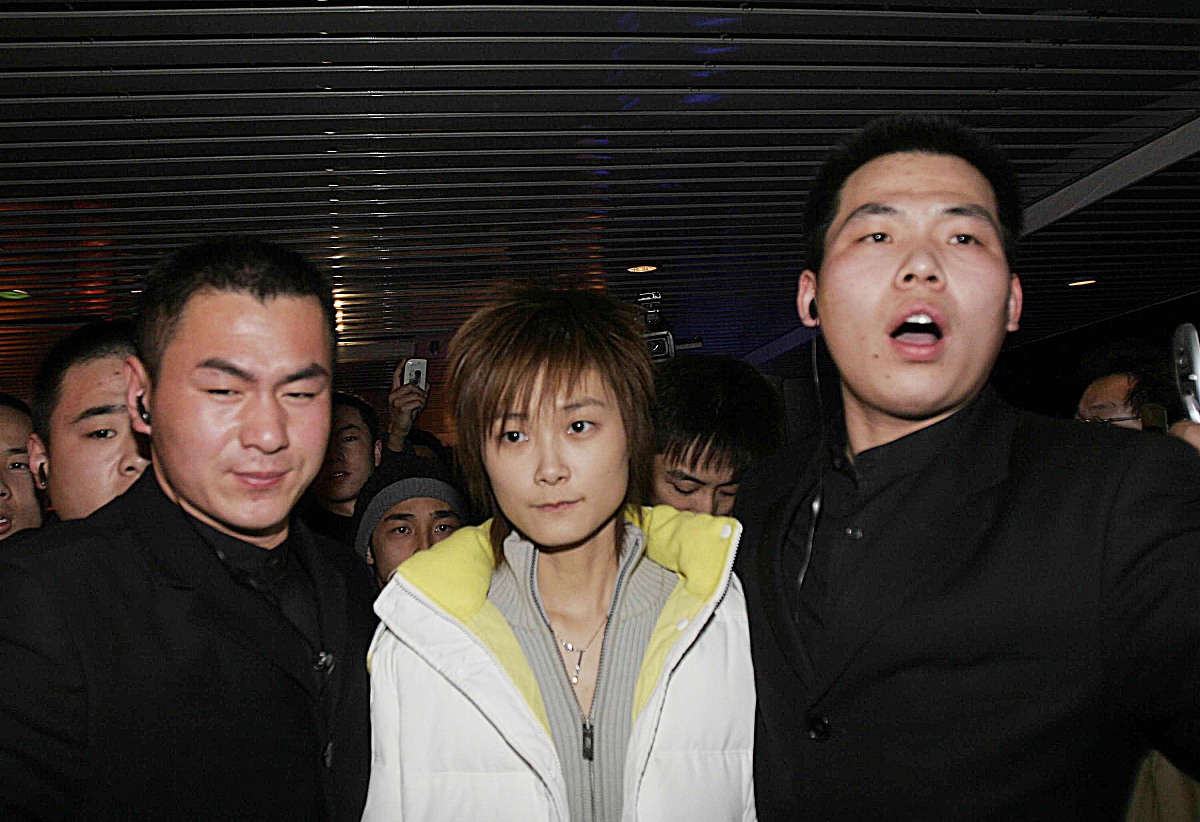 2006年1月6日,北京,"下载2005sohu全明星盛典"隆重举行.李宇春由众多