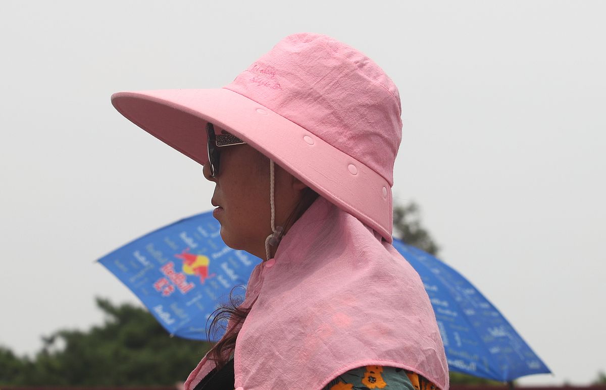 用平价防晒帽 遮阳帽 防晒分享 关键词写10个小红书标题字数在20字左右