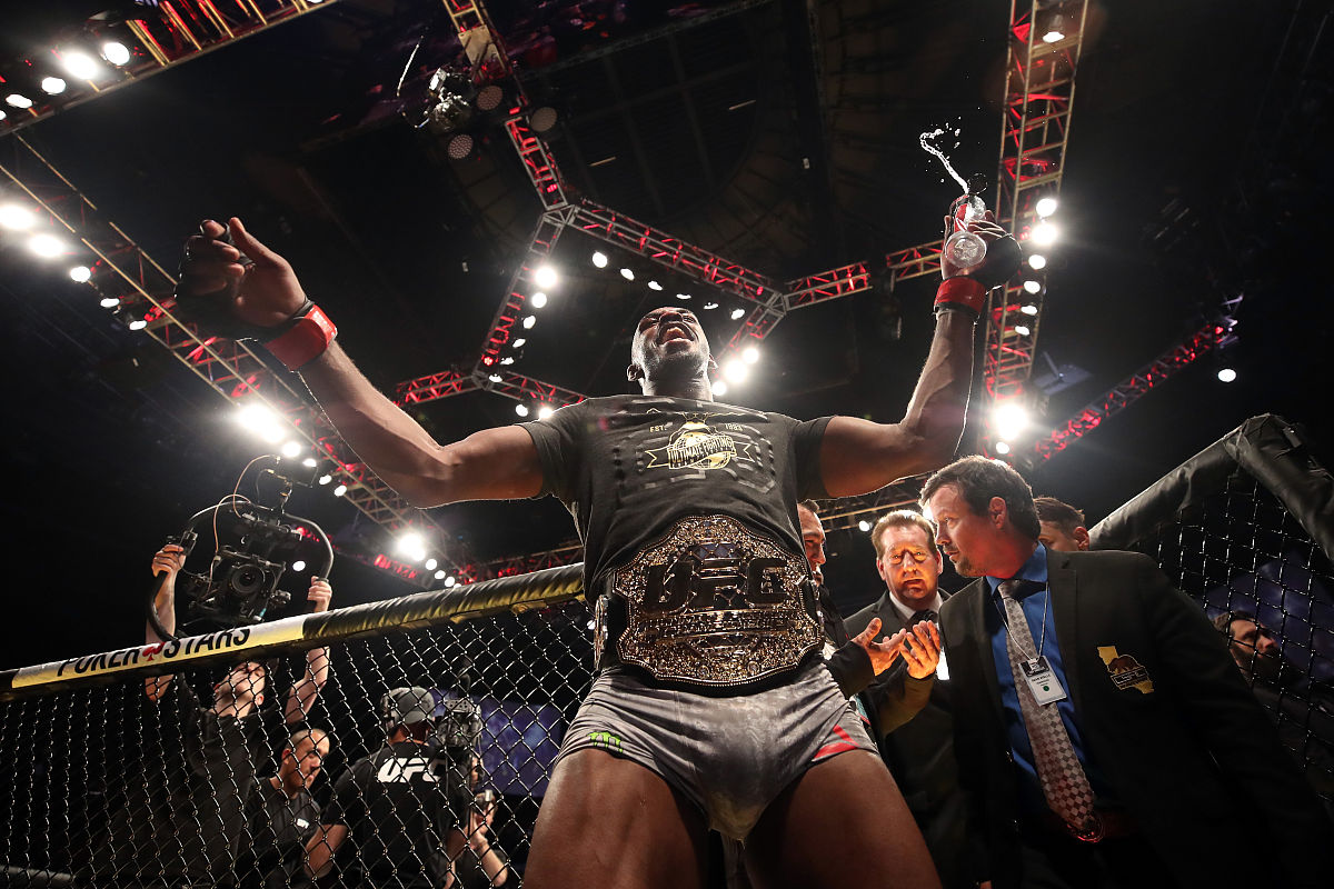 WWE 1542期战报：Solo Sikoa力克“行吟诗人”Elias，家族荣耀再下一城！