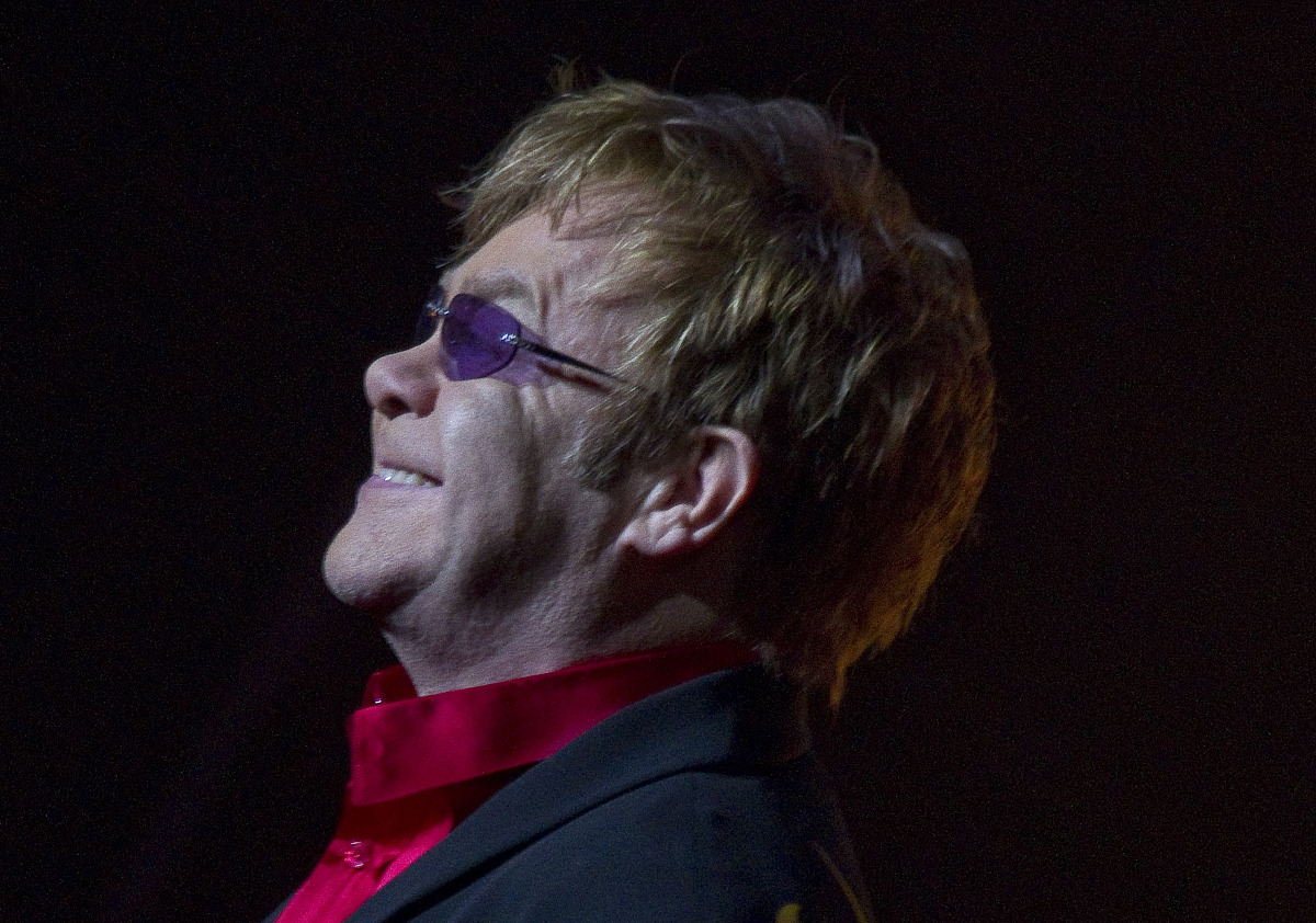 2010年5月27日讯,摩洛哥拉巴特,老牌歌星埃尔顿-约翰(elton john)深情