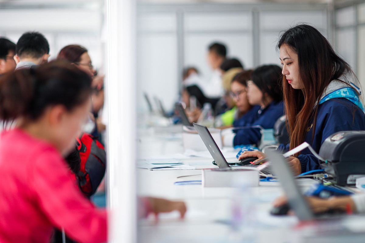 重庆女生适合学习电子商务吗？2021年电子商务专业解析