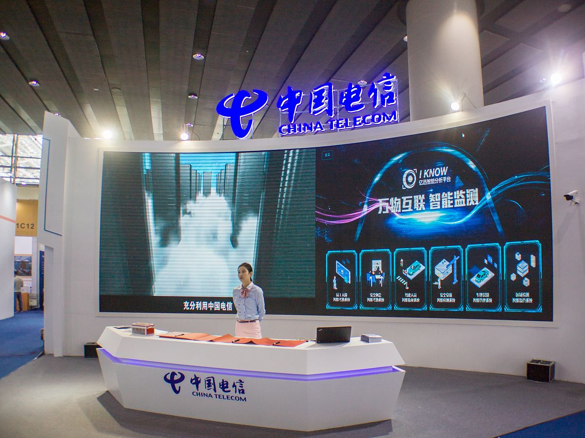 我在中国电信的天翼安全公司实习主要负责做解决方案可以帮我写第一天的实习日志吗？字数在200字左右