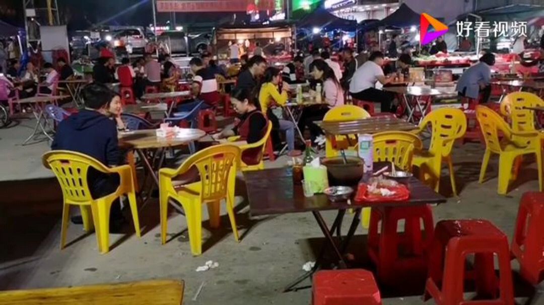 实拍东莞露天夜市,啤酒,砂锅,麻辣烫,还有开心的打工仔