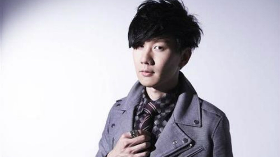 林俊杰庆祝粉丝破五千万晒视频 网友调侃其身材