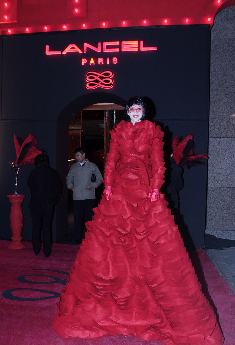 2007年 11月 17日 , 北京 , lancel 品牌 在 京 举行 以 " 红 " 为 主
