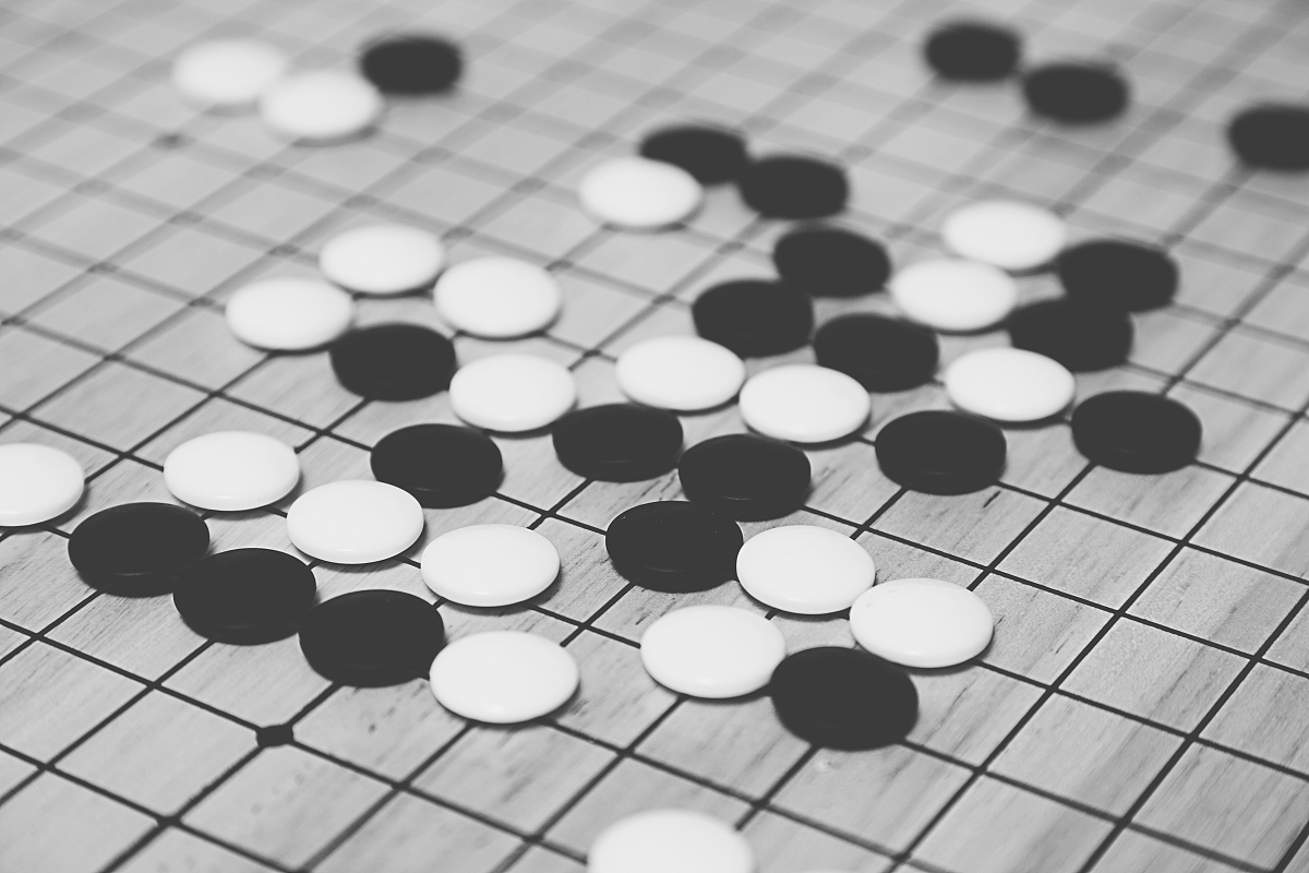 人机大战之五子棋 设计储存五子棋类结构及积分规则制定为特定棋型分类给定积分及积分计算步骤以及代码实现对落子位置pxy计算积分即该点的估价函数以及设计五子棋胜负判定设计有代码