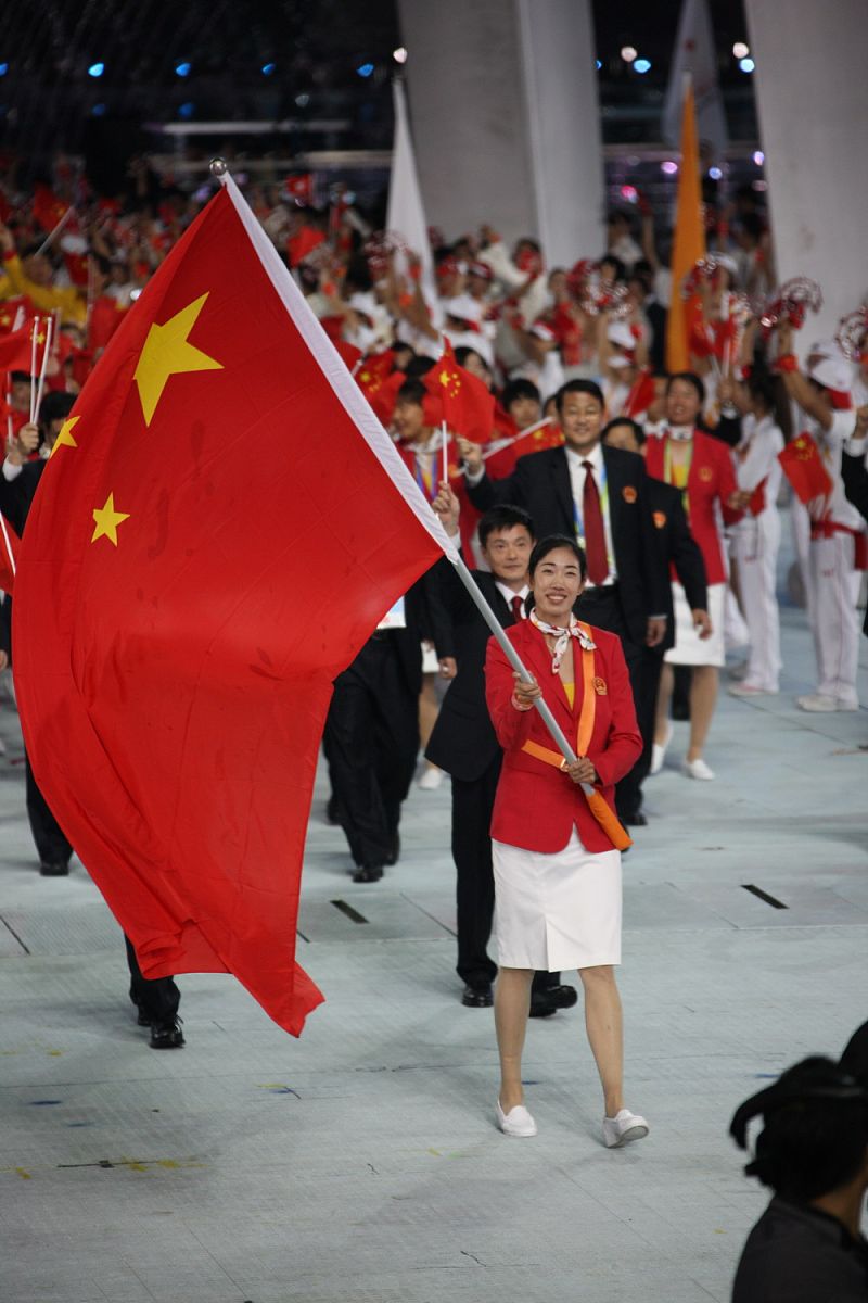 国旗耀亚运，国庆共欢腾！