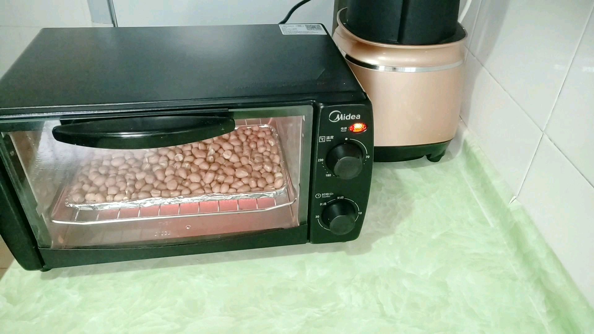 教大家用烤箱烤花生米,喷香啊